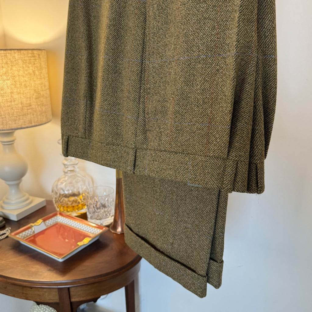 Wells Savile Row Bespoke Tweed Suit 44"L 40"L