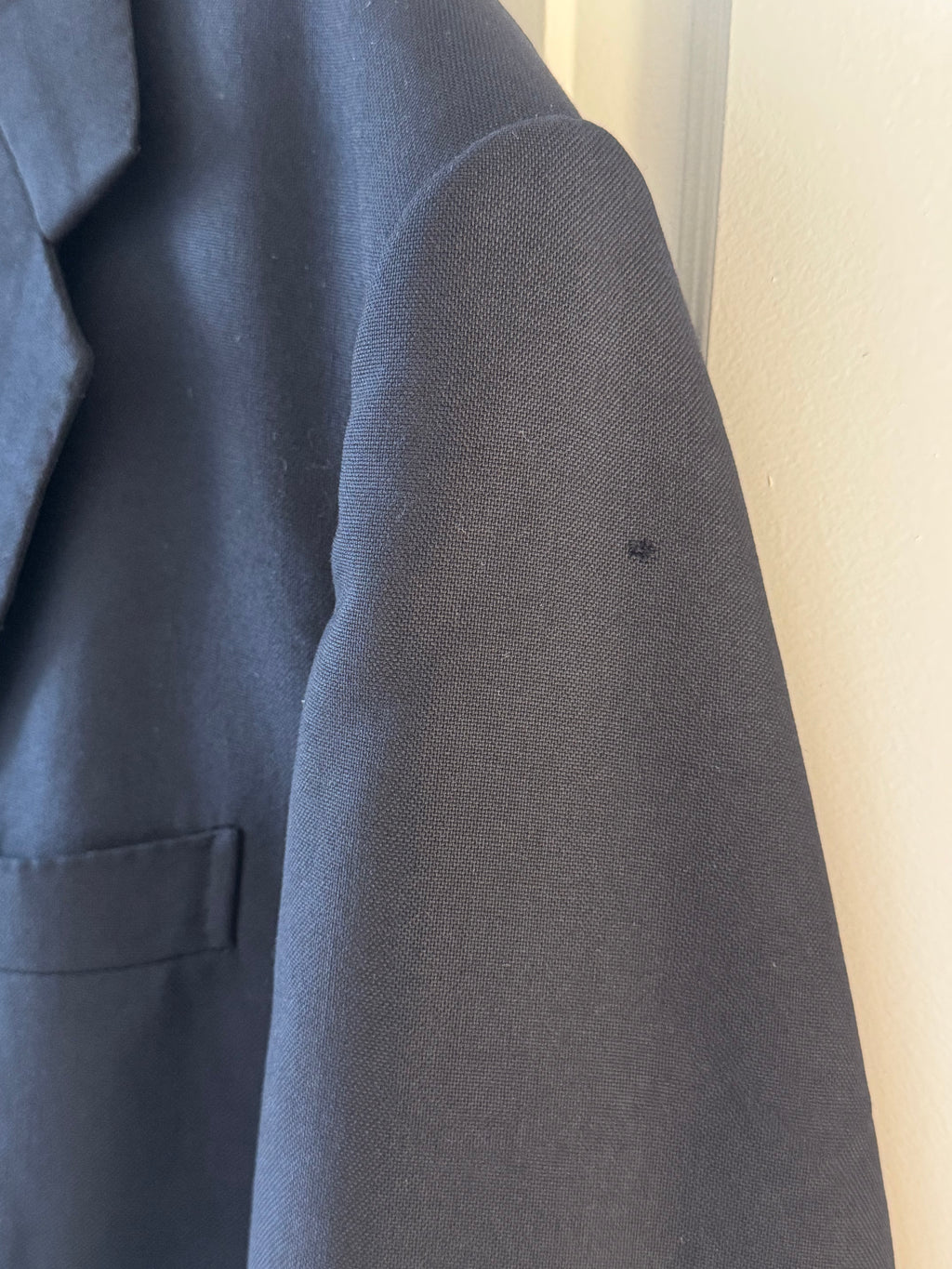 Wells Savile Row Bespoke Navy Plain Weave Wool Suit 44"L 40"L